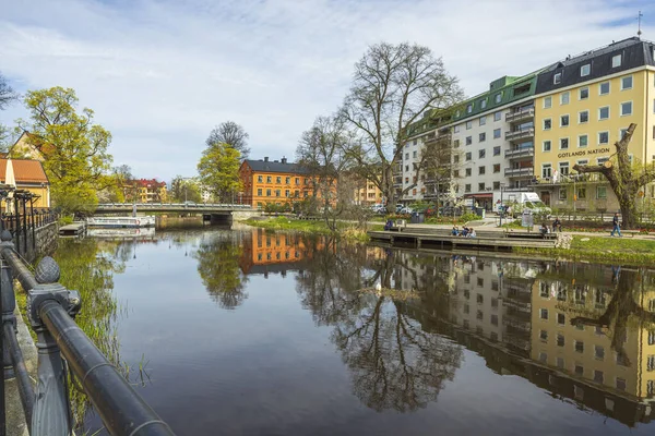 Schöne Stadtlandschaft Blick Auf Bunte Gebäude Entlang Der Flussseite Uppsala — Stockfoto