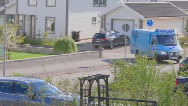 Pohled Zmrzlinu Auto Jízdy Kolem Předměstí Slunném Letním Dni Uppsala — Stock video