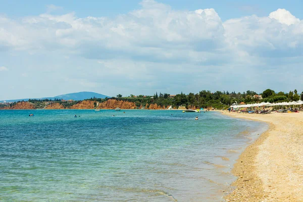 Niesamowite Piękno Piaszczystej Plaży Grecji Turkusowa Woda Morska Błękitne Niebo — Zdjęcie stockowe