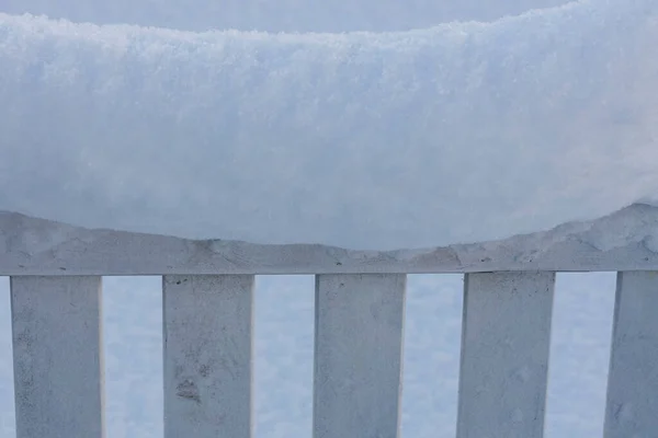 Bela Neve Fundo Inverno Cerca Madeira Branca Coberta Neve Suécia — Fotografia de Stock