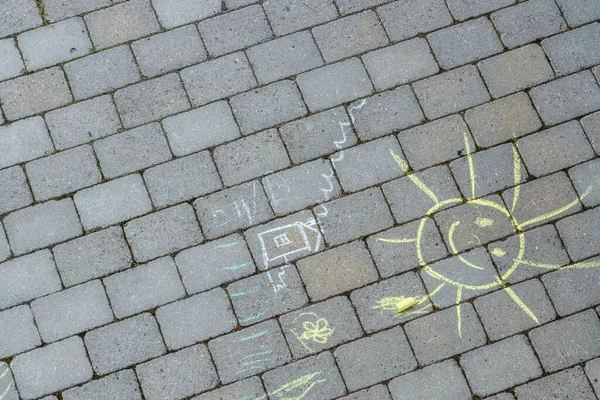 Симпатичный Вид Рисунков Мелом Тротуарной Плитке Швеция — стоковое фото