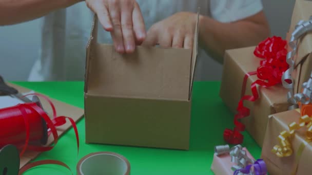 크리스마스 포장하는 사람의 크리스마스 선물이야 스웨덴 — 비디오