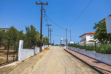 Tipik köy sokağı ve yol manzarası çok güzel. Yunanistan.
