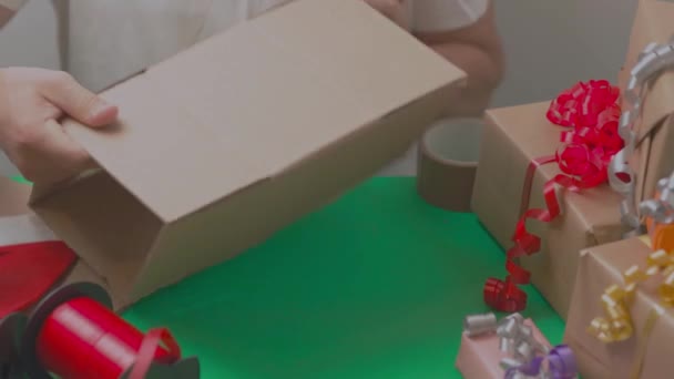 크리스마스 포장하는 사람의 크리스마스 선물이야 스웨덴 — 비디오