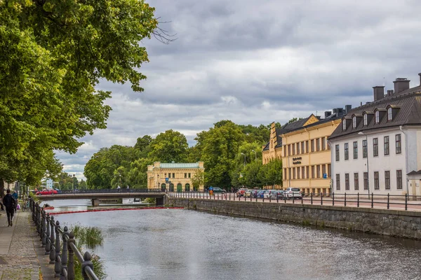 Schöne Landschaft Blick Auf Alte Gebäude Und Grüne Bäume Auf — Stockfoto