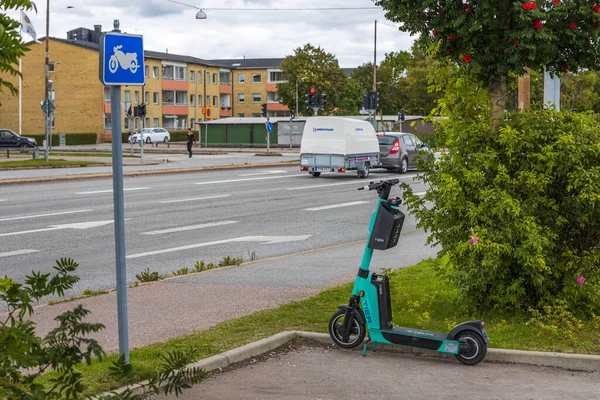 Vista Scooter Elétrico Estacionado Estacionamento Para Motocicleta Suécia Uppsala 2021 — Fotografia de Stock