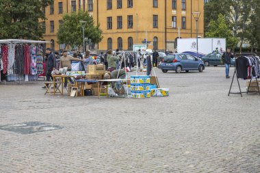 Şehir meydanındaki yaz pazarının manzarası çok güzel. İsveç. Uppsala. 09.08.2021.