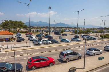 Selanik Havaalanı 'nın güzel park yeri ve dış manzarası. Yunanistan. Selanik. 09.14.2021.