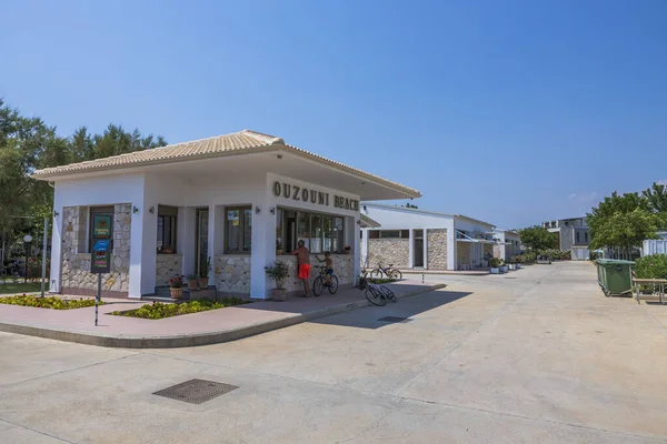 Vista Del Edificio Blanco Entrada Zona Acampada Playa Grecia Nea — Foto de Stock