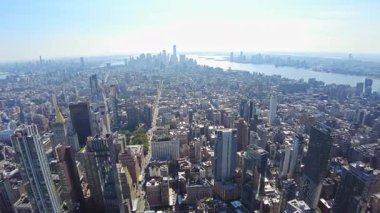 Empire State Binası gözlem güvertesinden Manhattan Skyline ve Hudson River 'ın güzel panoramik manzarası. - New York. ABD.