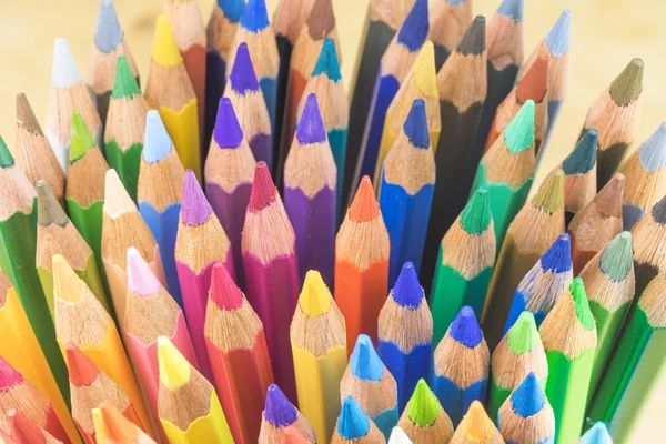 Цветные карандаши готовы к использованию — стоковое фото