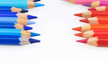 Kırmızı ve mavi pastel kenarları boyunca