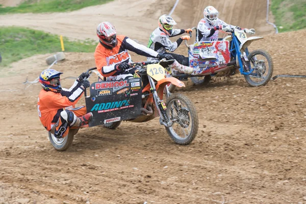 Two crew of sidecar racers in the fight — Stock Photo, Image