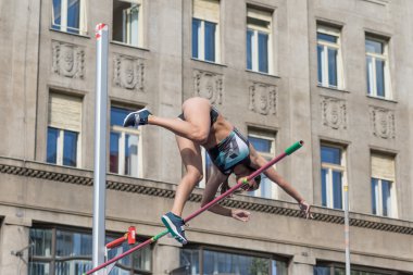  Atlet Tiriz ve düştü