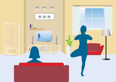 Başka bir kadın kanepede oturup televizyon izlerken, kadın televizyonda eğitmene göre yoga yapıyor..