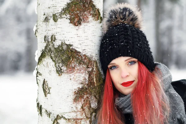 Porträt Eines Mädchens Mit Rotem Haar Und Kopf Das Auf — Stockfoto