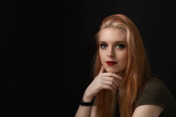 Low Key Portrait Smiling Young Woman Hand Her Chin Horizontally — Stock Photo, Image