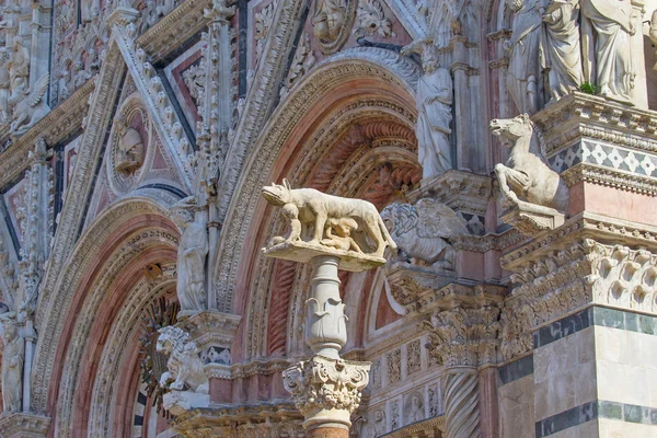 Estátua da Loba de Siena (Itália ) — Fotografia de Stock