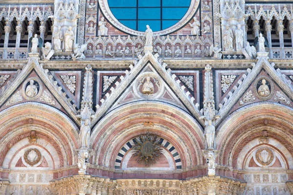 El portal de entrada de la Catedral l de Siena —  Fotos de Stock