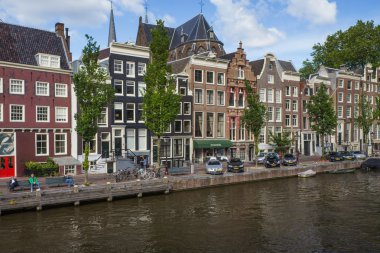 amsterdam'ın dar evlerde