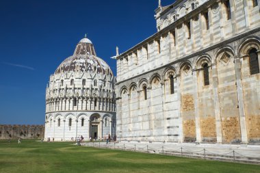 Duomo ve Pisa vaftizhane
