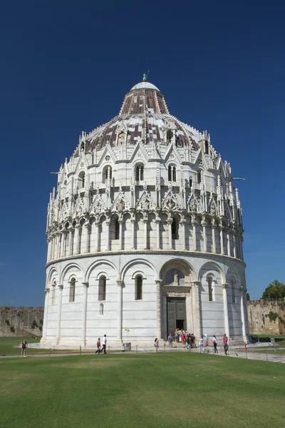 Dopkyrkan på torget of Miracles (Pisa, Italien) — Stockfoto