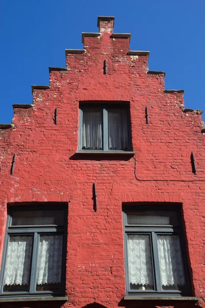 Casa histórica vermelha em Bruges — Fotografia de Stock