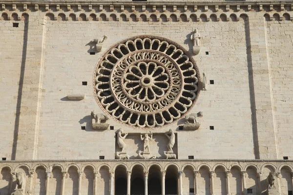 Gros plan de la cathédrale d'Assise — Photo