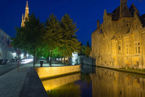 밤 (Bruges에 Dijver 운하) — 스톡 사진