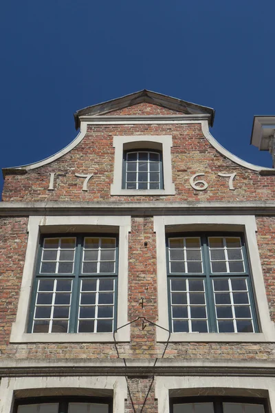 Antigua casa de ladrillo en Brujas (Bélgica ) — Foto de Stock