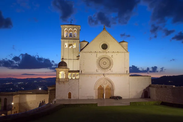 The Papal Basilica of St. Francis of Assisi at sunset (Assisi, U — Stock Photo, Image