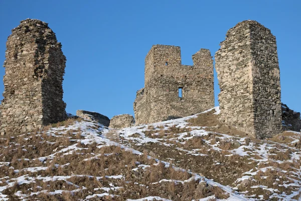 Ruins of the ancient stone castle in winter. — Stock Photo, Image