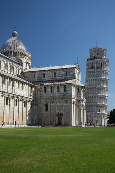 A pisa ferde tornya — Stock Fotó