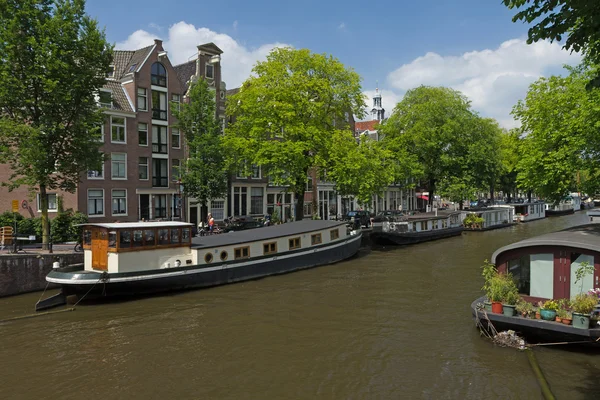 Hausboote in Amsterdam — Stockfoto