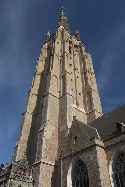 Toren van de kathedraal van de Heilige Verlosser in Brugge (België) — Stockfoto