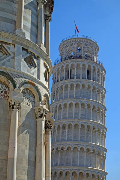 Närbild på det lutande tornet i Pisa (Italien) — Stockfoto
