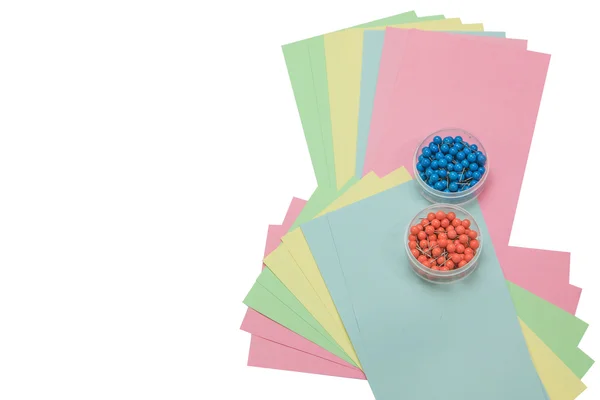 Colored papers and pins isolated — Stock Photo, Image