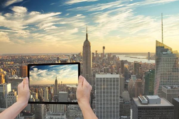 Midtown Manhattan in reality and in tablet — Stock Photo, Image