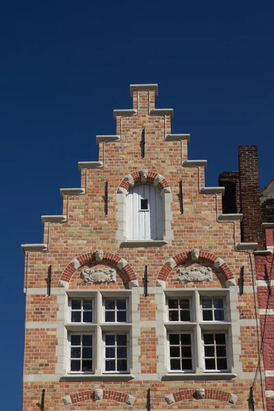 La casa histórica de ladrillo (Brujas, Bélgica ) — Foto de Stock