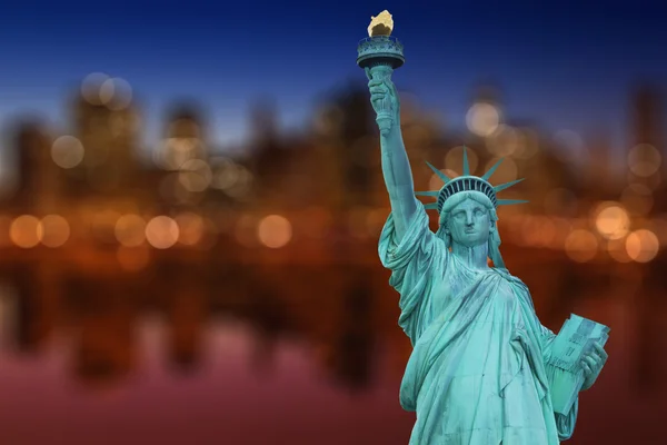 Lower Manhattan and Lady Liberty — Stock Photo, Image