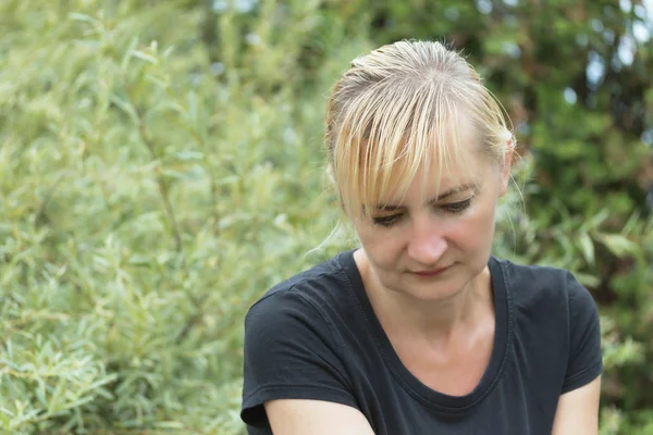 Frustrierte Frau mittleren Alters — Stockfoto