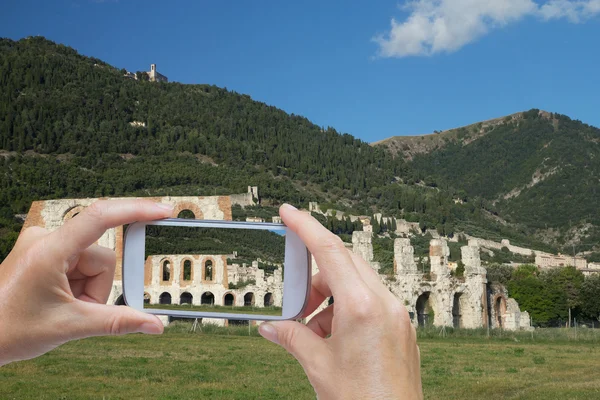Taking  picture of the Gubbio (Umbia, Italy) — Stock Photo, Image