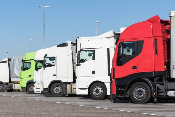 Trucks are standing in a row on the car park — Stock Photo, Image