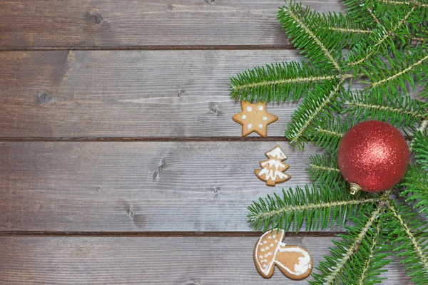 木製の机の上のクリスマスのシンボル — ストック写真