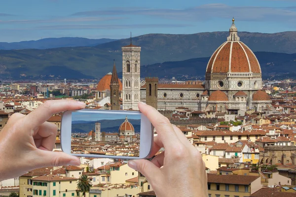 Taking a picture of Florence in Italy — Stock Photo, Image