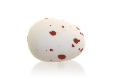 İzole renkli çikolata Paskalya yortusu yumurta