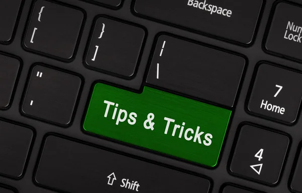 Svart konceptuella tangentbord - Tips och Tricks (grön nyckel) — Stockfoto