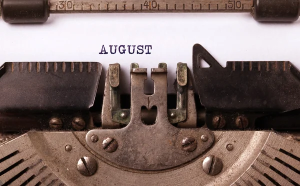 Gammal skrivmaskin - augusti — Stockfoto