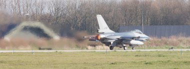 Leeuwarden, Hollanda - 11 Nisan 2016: Gr üzerinde Hollanda F-16