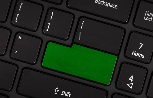 Teclado ordenador portátil con botón verde en blanco —  Fotos de Stock